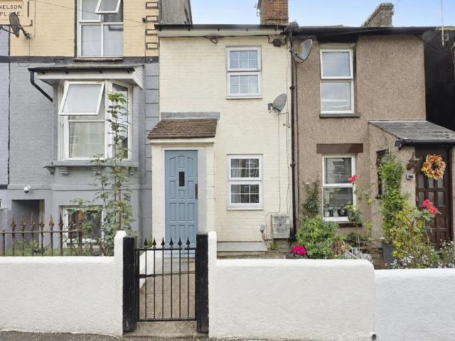 2 bedroom terraced house to rent