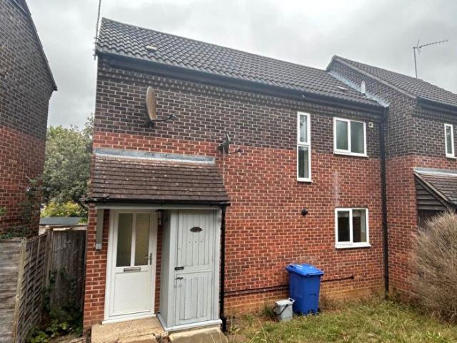 2 Bedroom Terraced House To Rent In The Camellias, Banbury, OX16