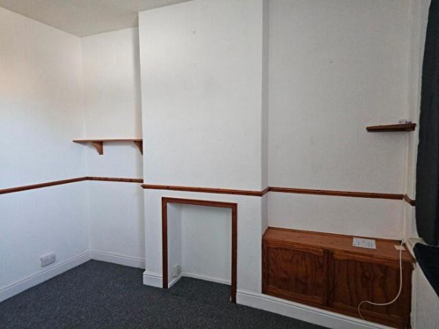 2 Bedroom Terraced House To Rent In Boscombe Road, Birmingham, B11