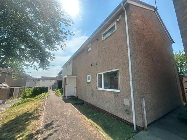 2 Bedroom Terraced House To Rent In Felton Close, Redditch, B98