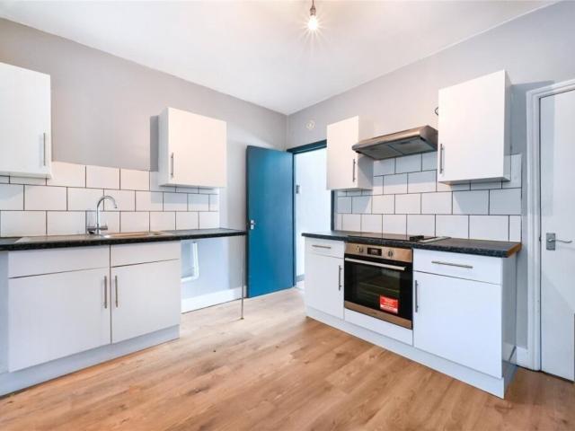 2 bedroom terraced house to rent on The Drive, London