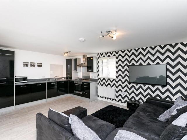 2 bedroom terraced maisonette to rent