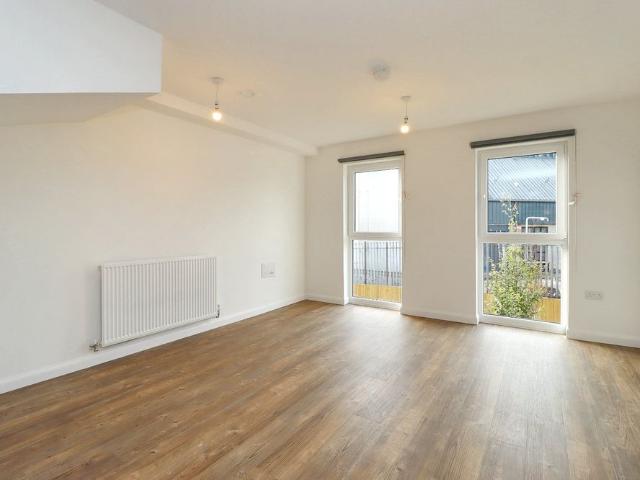 2 bedroom terraced terraced house to rent