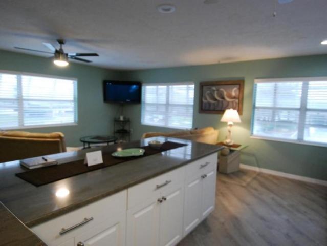 2 bedroom, Treasure Island FL 33706 106215747