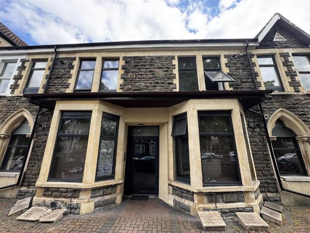 2 bedroom triplex to rent