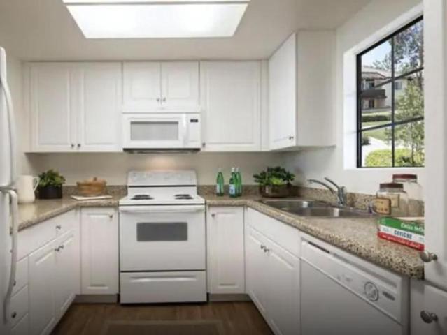2 bedroom, Tustin CA 92782 LS105388278