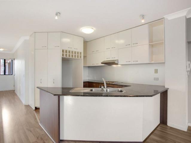 2 Bedroom Unit Walking Distance to Bond University and Varsity CBD