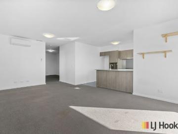2 Bedroom Unit With Multiple Living Areas!