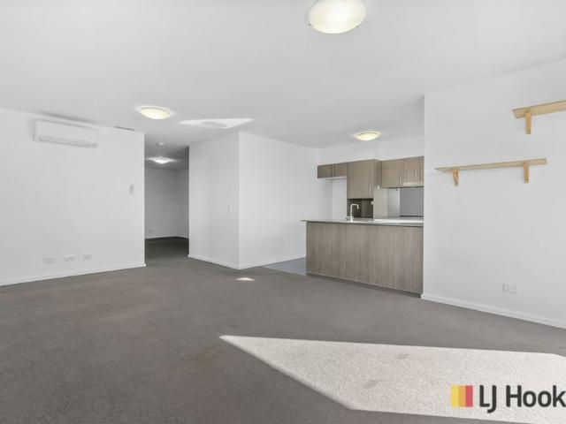 2 Bedroom Unit With Multiple Living Areas!