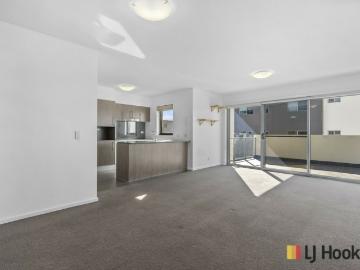 2 Bedroom Unit With Multiple Living Areas!