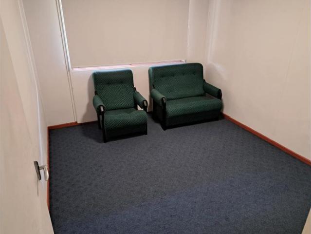 2 BEDROOM UNIT WITH MODERN UPDATES IN PRIME LOCATION