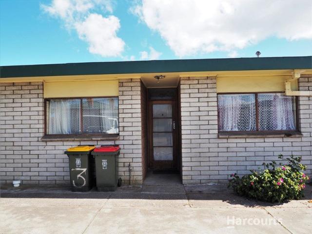 2 Bedroom Unit with Carport