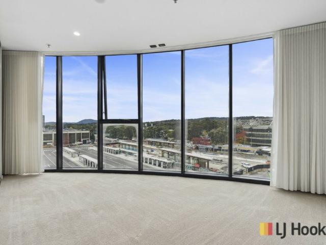 2 Bedroom Unit With Carspace On Same Floor!