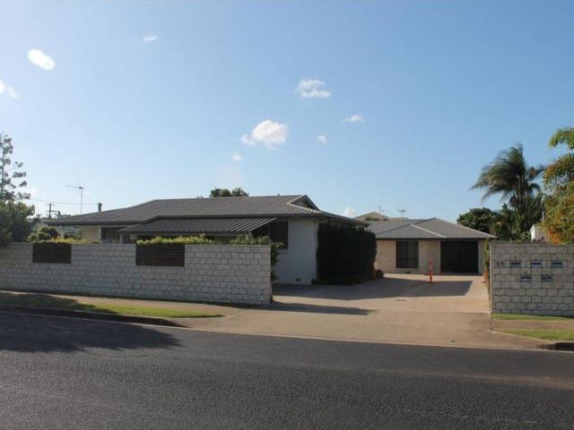 2 Bedroom Unit with Courtyard and garden