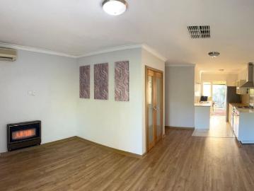 2 bedroom unit with huge backyard Pets allowed!