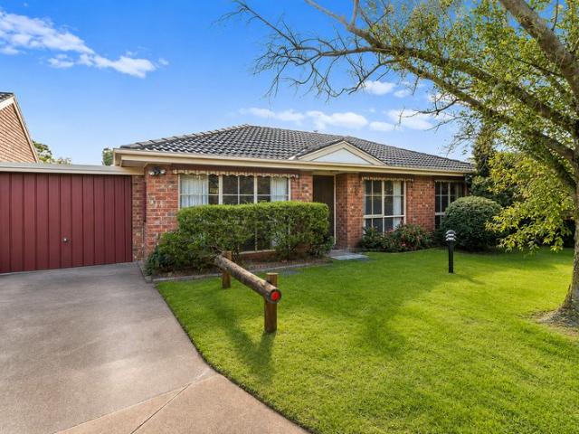 2 Bedroom Unit with Large Undercover Outdoor Deck PLUS Garage