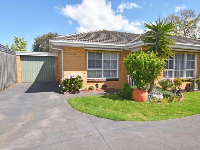 2 Bedroom Unit with Private Courtyard in Prime Location