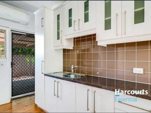 2 bedroom unit with private courtyard