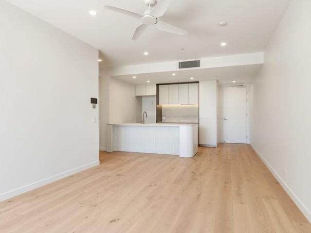 2 bedroom unit with private courtyard!