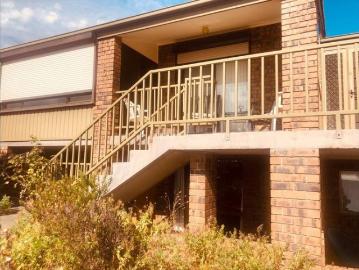 2 bedroom unit with sea views, study, sunroom, private garden, close to train