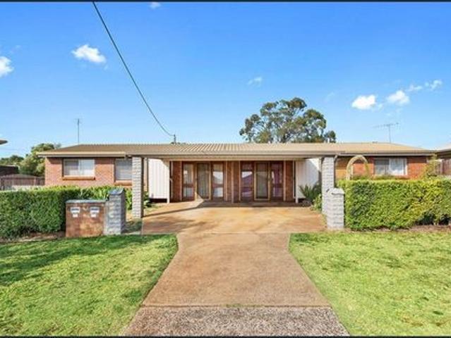 2 Bedroom Unit with Spacious Fully Fenced Yard
