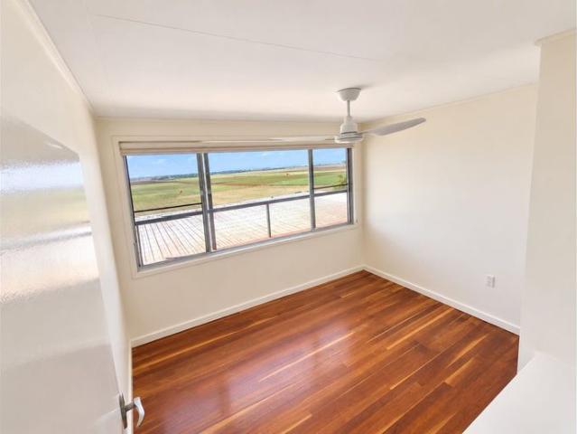 2 Bedroom Unit with Spacious Veranda and Double Garage!