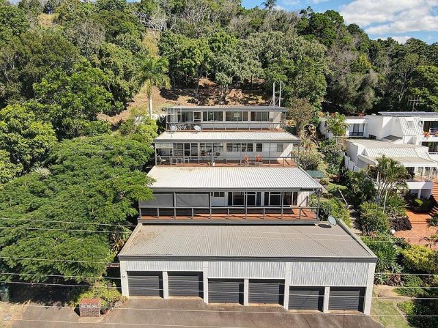 2 Bedroom Unit with Spacious Veranda and Double Garage!