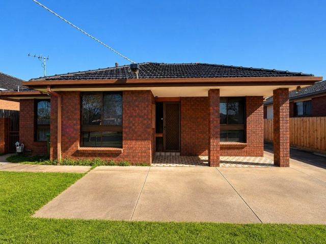 2 BEDROOM UNIT CENTRAL WERRIBEE
