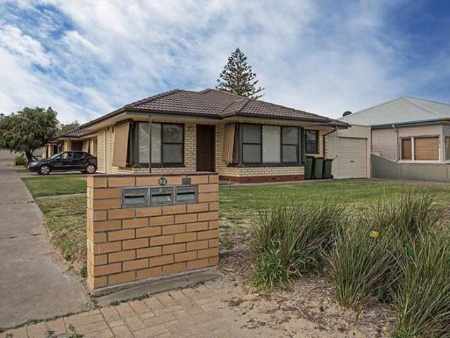 2 Bedroom Unit Close To The Beach