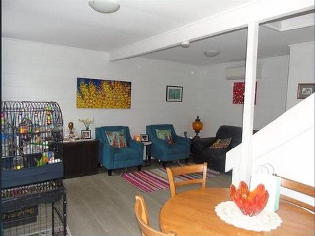 2 Bedroom Unit Close to Town