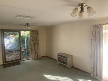 2 Bedroom Unit Close to Town