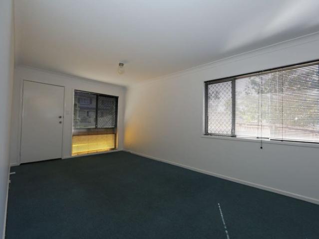 2 Bedroom Unit Close to Transport