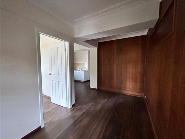 2 BEDROOM UNIT CLOSE to UQ/ IGA