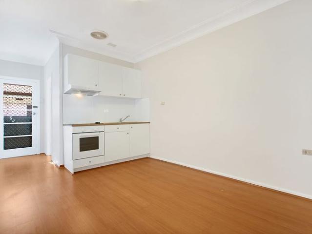 2 Bedroom Unit Close to Wollongong