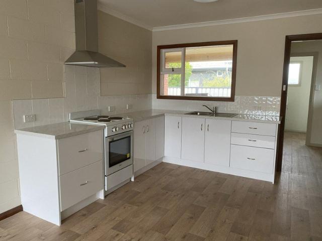 2 BEDROOM UNIT CLOSE TO ALL AMENITIES