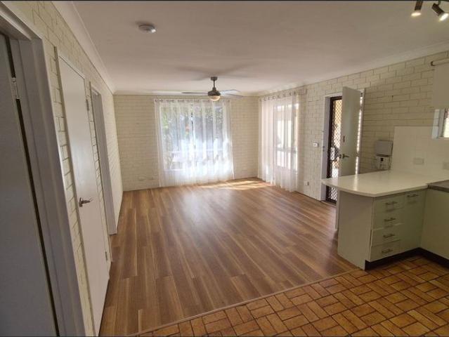 2 Bedroom Unit close to beach