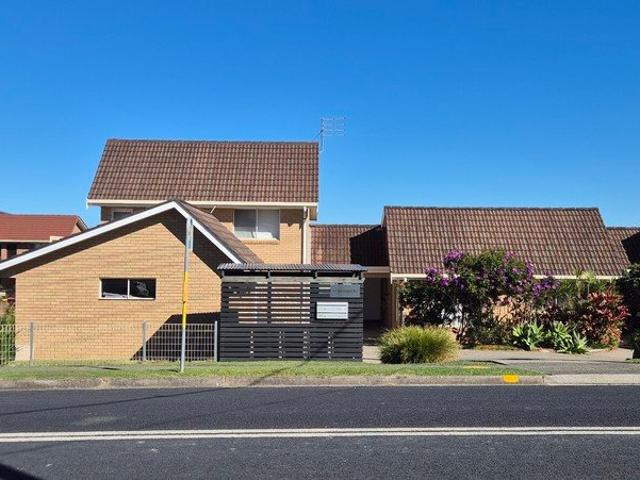 2 Bedroom Unit close to beach