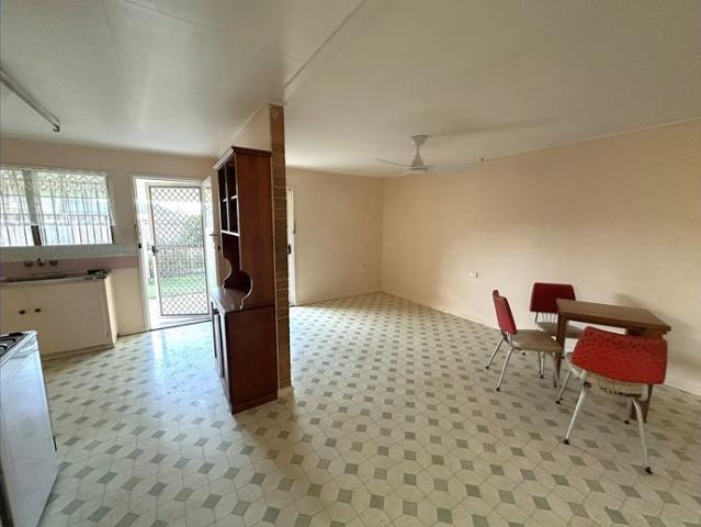 2 Bedroom Unit close to everything