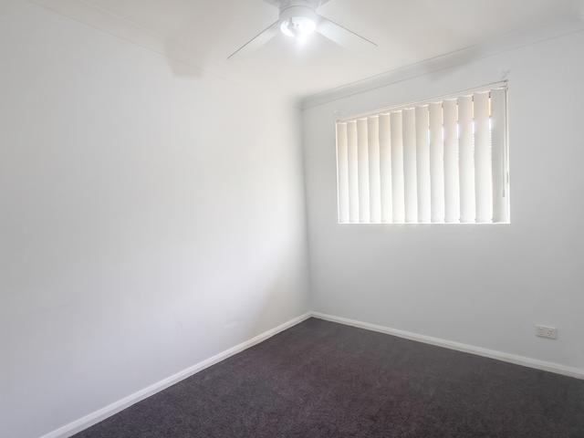 2 Bedroom unit Fresh paint, new carpet & new blinds!