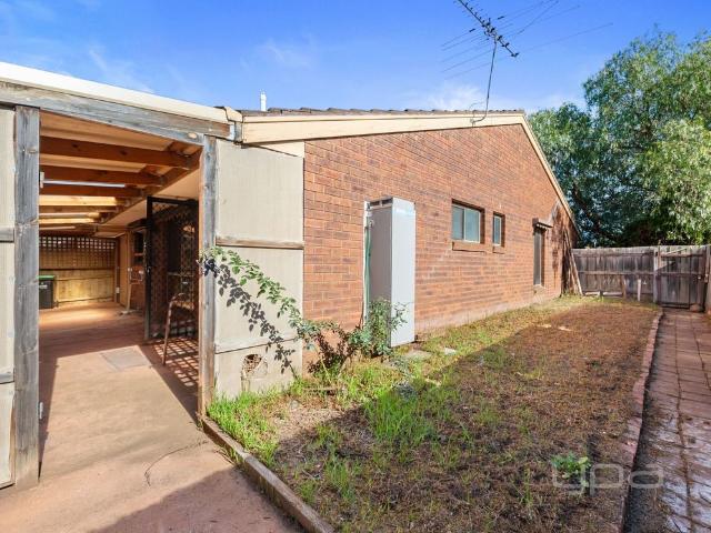 2 BEDROOM UNIT FRESHLY RENOVATED HOME IN PRIME LOCATION