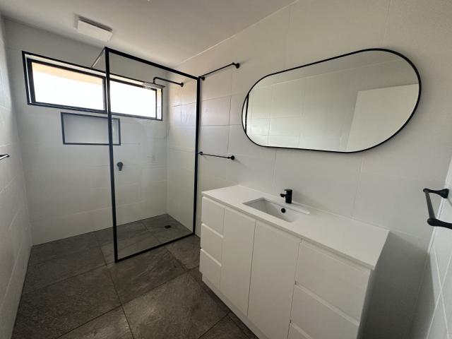 2 bedroom unit in the heart of Altona