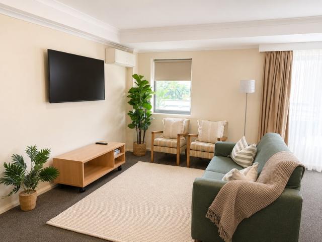 2 BEDROOM UNIT IN THE OAKS
