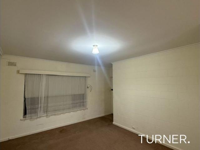 2 bedroom unit in a convenient location