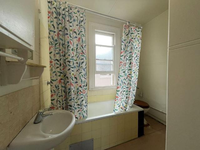 2 Bedroom Unit in a Convenient Location