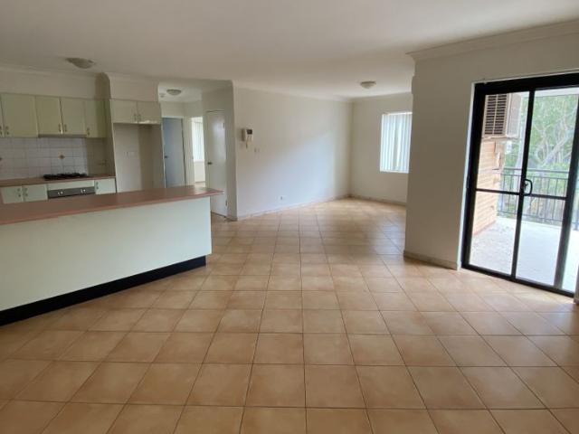 2 BEDROOM UNIT IN A FANTASTIC LOCATION!