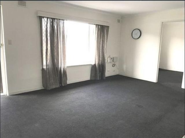 2 bedroom unit in a great location