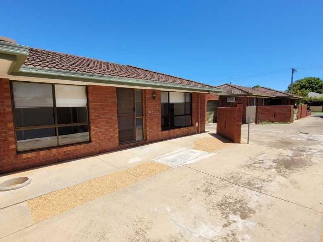 2 bedroom unit in a highly sought after location is available now!