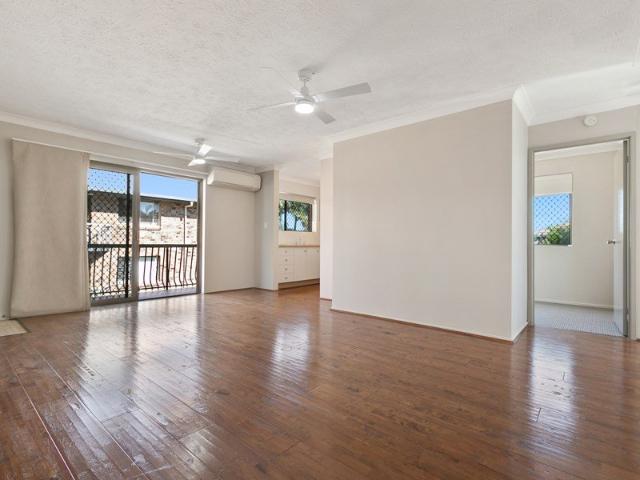 2 Bedroom Unit in a Prime Holland Park West Location