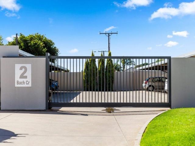 2 BEDROOM UNIT IN A QUIET GATED COMMUNITY