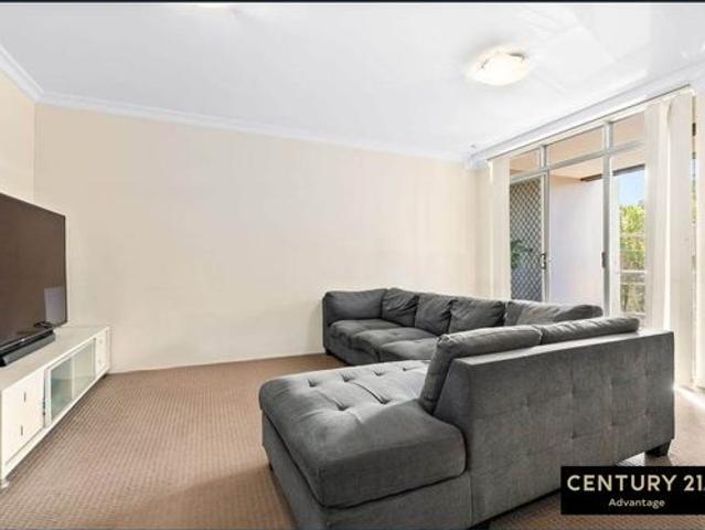 2 Bedroom unit in a Super Handy Location!